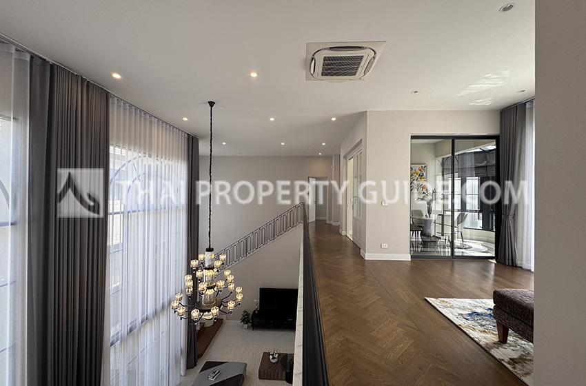 House with Shared Pool in Krung Thep Kritha 